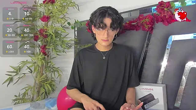 Snapshot of Black_Rose2 chatting on 02-21-25, 02:38 Black Rose2 online show from 02-21-25, 02:38