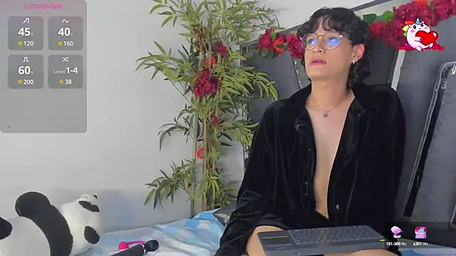 Snapshot of Black_Rose2 chatting on 03-15-25, 05:48 Black Rose2 online show from 03-15-25, 05:48