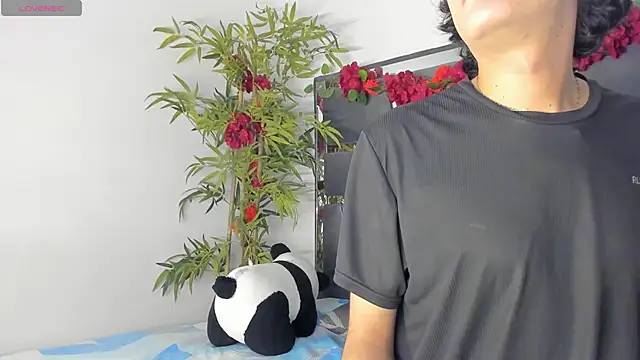 Snapshot of Black_Rose2 chatting on 03-19-25, 11:39 Black Rose2 online show from 03-19-25, 11:39