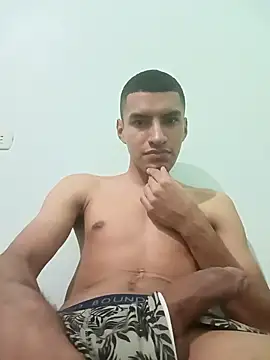 Snapshot of Rogersmit2 chatting on 12-21-24, 05:29 Rogersmit2 online show from 12-21-24, 05:29