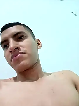 Snapshot of Rogersmit2 chatting on 12-23-24, 03:18 Rogersmit2 online show from 12-23-24, 03:18