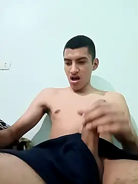 Snapshot of Rogersmit2 chatting on 12-29-24, 05:01 Rogersmit2 online show from 12-29-24, 05:01