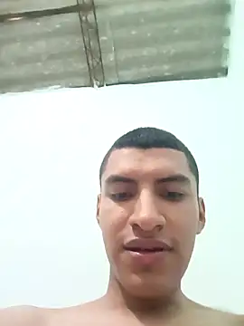 Snapshot of Rogersmit2 chatting on 02-14-25, 03:58 Rogersmit2 online show from 02-14-25, 03:58