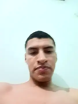 Snapshot of Rogersmit2 chatting on 09-27-25, 03:33 Rogersmit2 online show from 09-27-25, 03:33