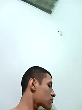 Snapshot of Rogersmit2 chatting on 10-28-25, 03:32 Rogersmit2 online show from 10-28-25, 03:32