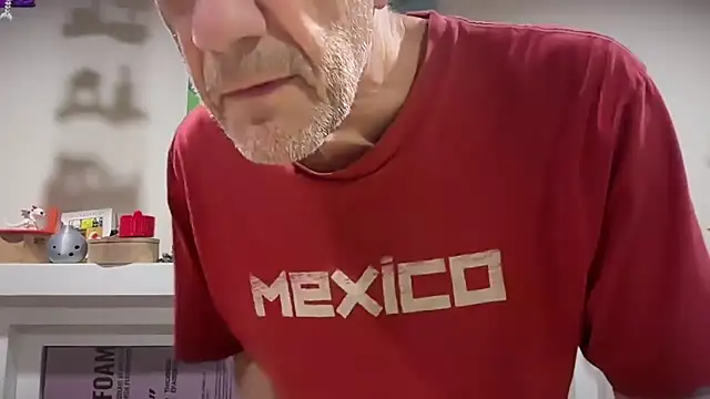 Snapshot of tauromolo chatting on 08-08-26, 10:56 tauromolo online show from 08-08-26, 10:56