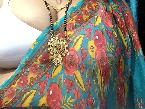 Snapshot of Desi_bhabhiii chatting on 12-03-24, 09:33 Desi bhabhiii online show from 12-03-24, 09:33