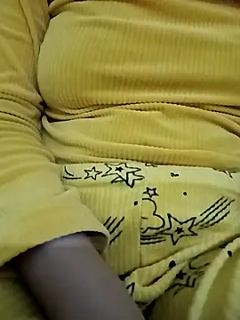 Snapshot of dinaa-18 chatting on 11-11-25, 09:26 dinaa-18 online show from 11-11-25, 09:26