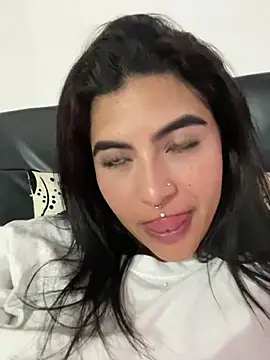 Snapshot of _luna_torres chatting on 03-13-25, 04:38  luna torres online show from 03-13-25, 04:38