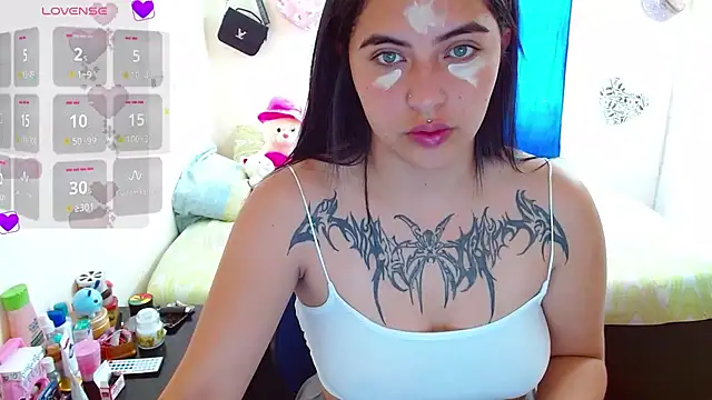 Snapshot of _luna_torres chatting on 09-11-25, 04:18  luna torres online show from 09-11-25, 04:18