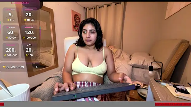 cloe small online show from 10-13-25, 04:34