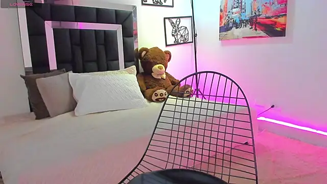 emma-hiill online show from 12-20-24, 02:05