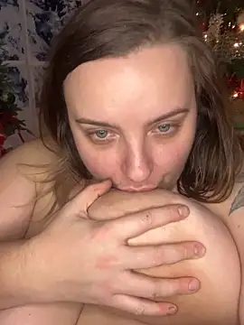 Snapshot of lairarose chatting on 12-24-24, 08:44 lairarose online show from 12-24-24, 08:44