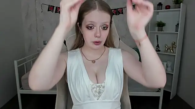Snapshot of Polly__Cutie chatting on 10-22-25, 05:41 Polly Cutie online show from 10-22-25, 05:41