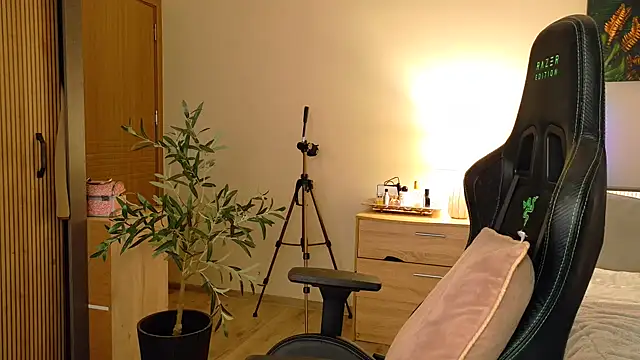 Snapshot of joycesilver chatting on 01-19-26, 08:51 joycesilver online show from 01-19-26, 08:51