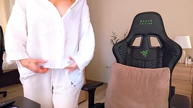 Snapshot of joycesilver chatting on 04-07-26, 09:32 joycesilver online show from 04-07-26, 09:32