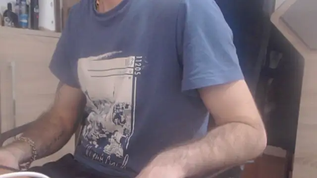 Snapshot of uncutguy01 chatting on 12-22-24, 12:38 uncutguy01 online show from 12-22-24, 12:38