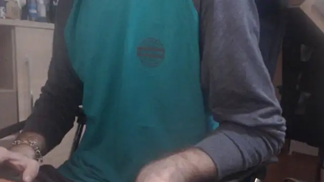 Snapshot of uncutguy01 chatting on 12-26-24, 06:52 uncutguy01 online show from 12-26-24, 06:52