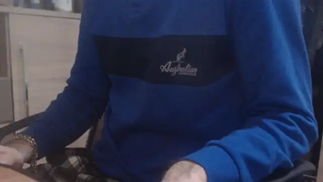 Snapshot of uncutguy01 chatting on 12-27-24, 06:57 uncutguy01 online show from 12-27-24, 06:57