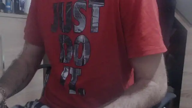 Snapshot of uncutguy01 chatting on 12-31-24, 07:10 uncutguy01 online show from 12-31-24, 07:10