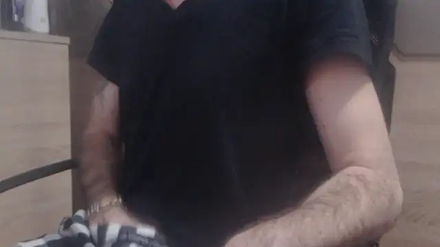 Snapshot of uncutguy01 chatting on 01-01-25, 05:44 uncutguy01 online show from 01-01-25, 05:44
