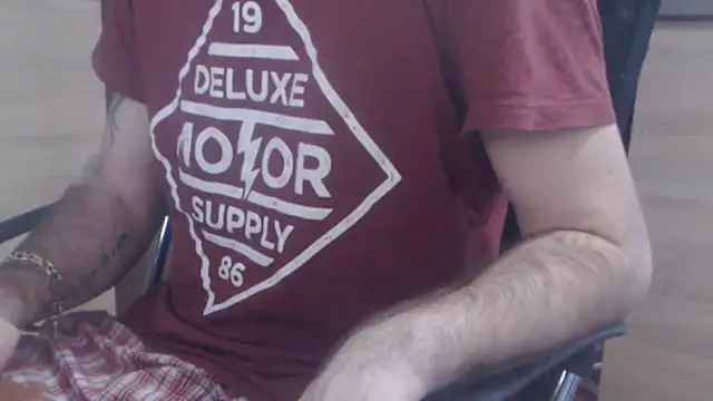 Snapshot of uncutguy01 chatting on 01-04-25, 12:05 uncutguy01 online show from 01-04-25, 12:05