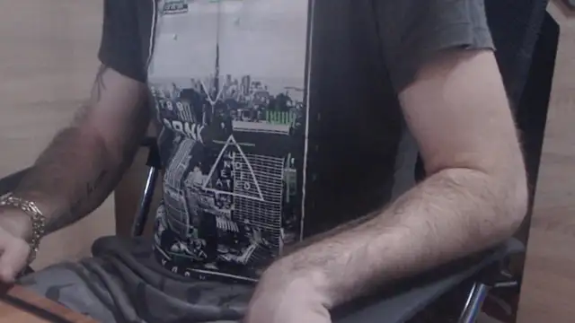 Snapshot of uncutguy01 chatting on 01-05-25, 08:43 uncutguy01 online show from 01-05-25, 08:43