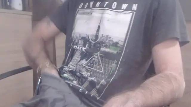 Snapshot of uncutguy01 chatting on 01-05-25, 01:04 uncutguy01 online show from 01-05-25, 01:04