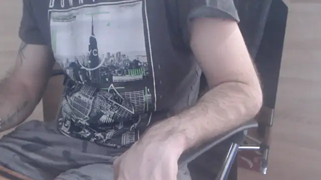 Snapshot of uncutguy01 chatting on 01-06-25, 10:57 uncutguy01 online show from 01-06-25, 10:57