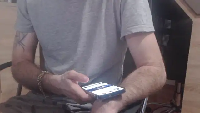 Snapshot of uncutguy01 chatting on 01-06-25, 10:15 uncutguy01 online show from 01-06-25, 10:15