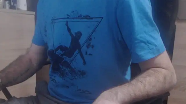 Snapshot of uncutguy01 chatting on 01-08-25, 04:33 uncutguy01 online show from 01-08-25, 04:33