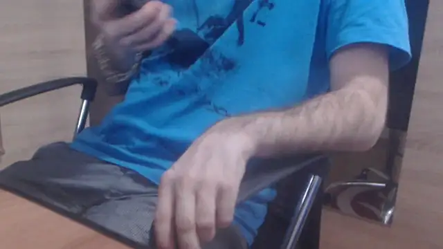 Snapshot of uncutguy01 chatting on 01-09-25, 02:07 uncutguy01 online show from 01-09-25, 02:07