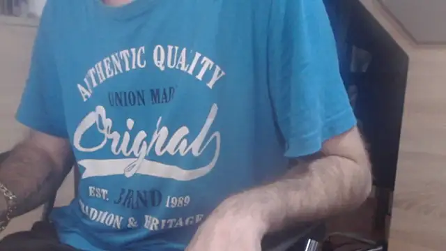 Snapshot of uncutguy01 chatting on 01-11-25, 03:42 uncutguy01 online show from 01-11-25, 03:42