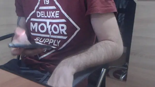Snapshot of uncutguy01 chatting on 01-16-25, 01:25 uncutguy01 online show from 01-16-25, 01:25