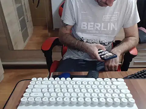 uncutguy01 online show from 10-23-25, 05:07