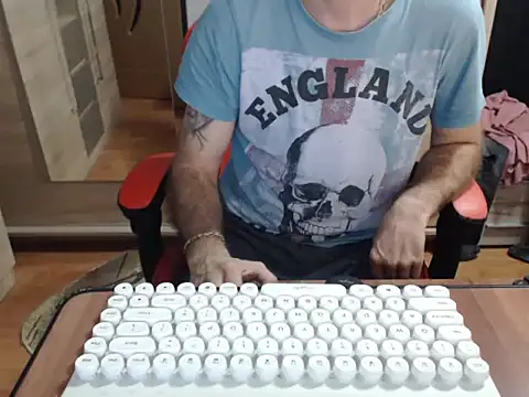 uncutguy01 online show from 10-24-25, 04:31