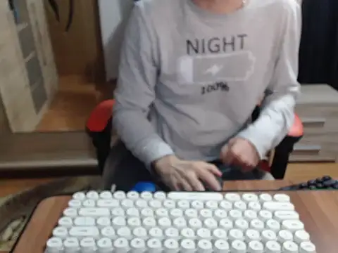 uncutguy01 online show from 11-08-25, 05:29