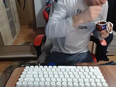 uncutguy01 online show from 11-10-25, 04:44