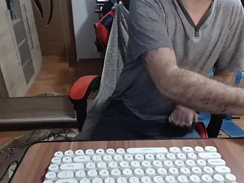 uncutguy01 online show from 11-14-25, 04:22