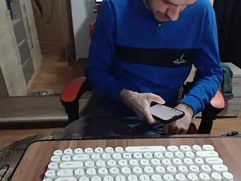 uncutguy01 online show from 11-15-25, 04:21