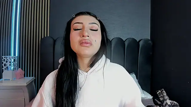 Nicolette ks  online show from 04-16-26, 04:46