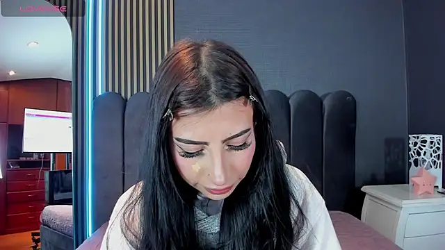 Nicolette ks  online show from 07-10-26, 04:39