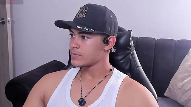 Snapshot of Iamdylan777 chatting on 03-22-26, 02:31 Iamdylan777 online show from 03-22-26, 02:31