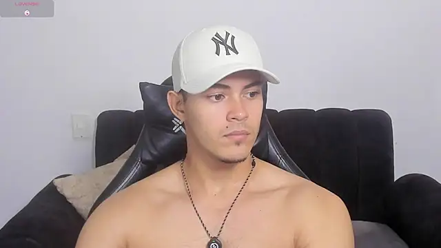 Snapshot of Iamdylan777 chatting on 04-08-26, 03:34 Iamdylan777 online show from 04-08-26, 03:34