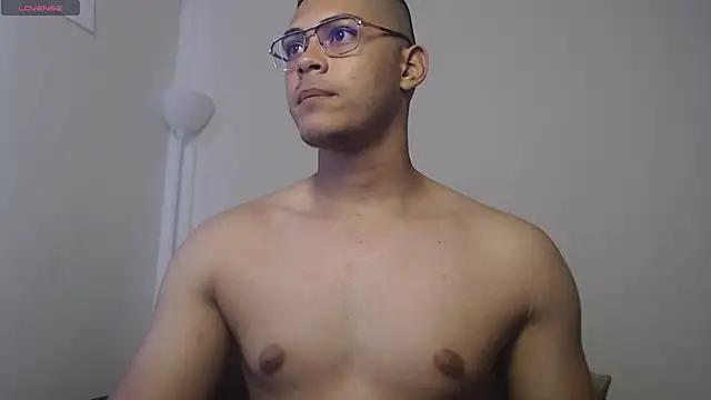 Snapshot of Iamdylan777 chatting on 06-27-26, 03:50 Iamdylan777 online show from 06-27-26, 03:50