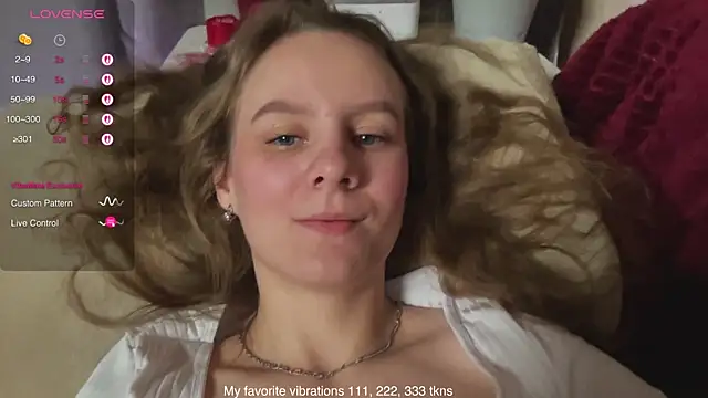 Snapshot of Hot_Thumbelina chatting on 11-24-25, 02:22 Hot Thumbelina online show from 11-24-25, 02:22