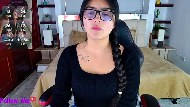 scarlleth  online show from 09-18-25, 12:07