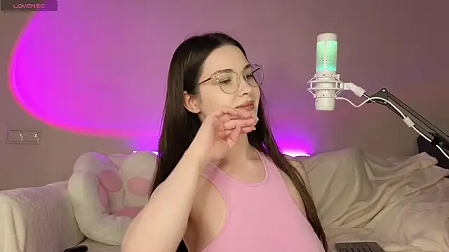 Snapshot of AokiAnna chatting on 10-15-25, 09:09 AokiAnna online show from 10-15-25, 09:09