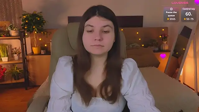 Snapshot of Viola__Shy chatting on 04-20-26, 08:21 Viola Shy online show from 04-20-26, 08:21