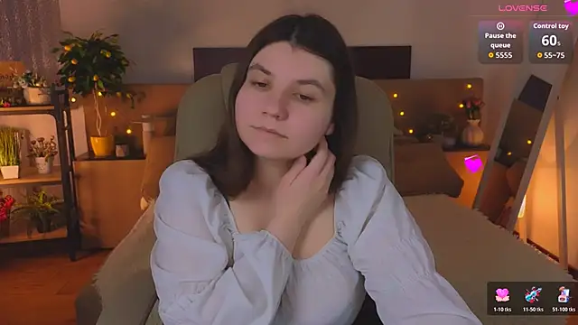 Snapshot of Viola__Shy chatting on 04-21-26, 02:26 Viola Shy online show from 04-21-26, 02:26